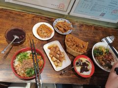 张飞牛肉面-爆炸头阿姨小四川正宗川味小吃(无任何分店)
