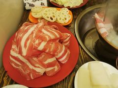 -洞庭洲·防空洞火锅·烧烤·铜锅涮肉(新百广场店)