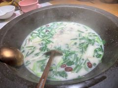 -咕嘟草帽鱼·牛奶一样的鲜鱼汤(天鹅湖万达广场店)