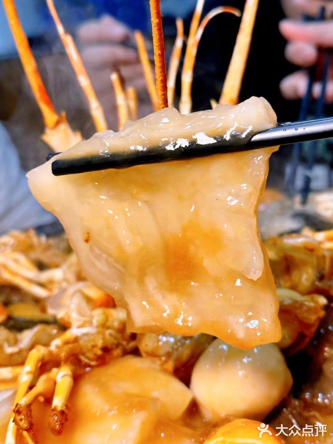 翅叔港式酒家豪华盆菜：丰富食材，美味无穷