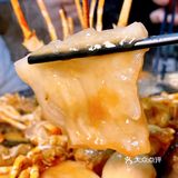 翅叔港式酒家豪华盆菜：丰富食材，美味无穷