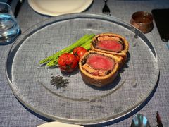 惠灵顿牛排-弦月窗LUNETTE BY AMANDA(复兴路店)