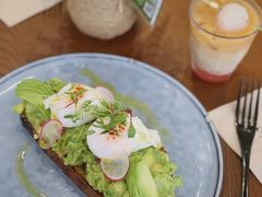牛油果温泉蛋吐司-O'mills Sourdough Bakery&Bistro(永嘉路店)