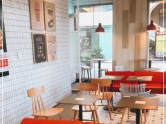 大堂-肯德基(院桥奥特莱斯店)