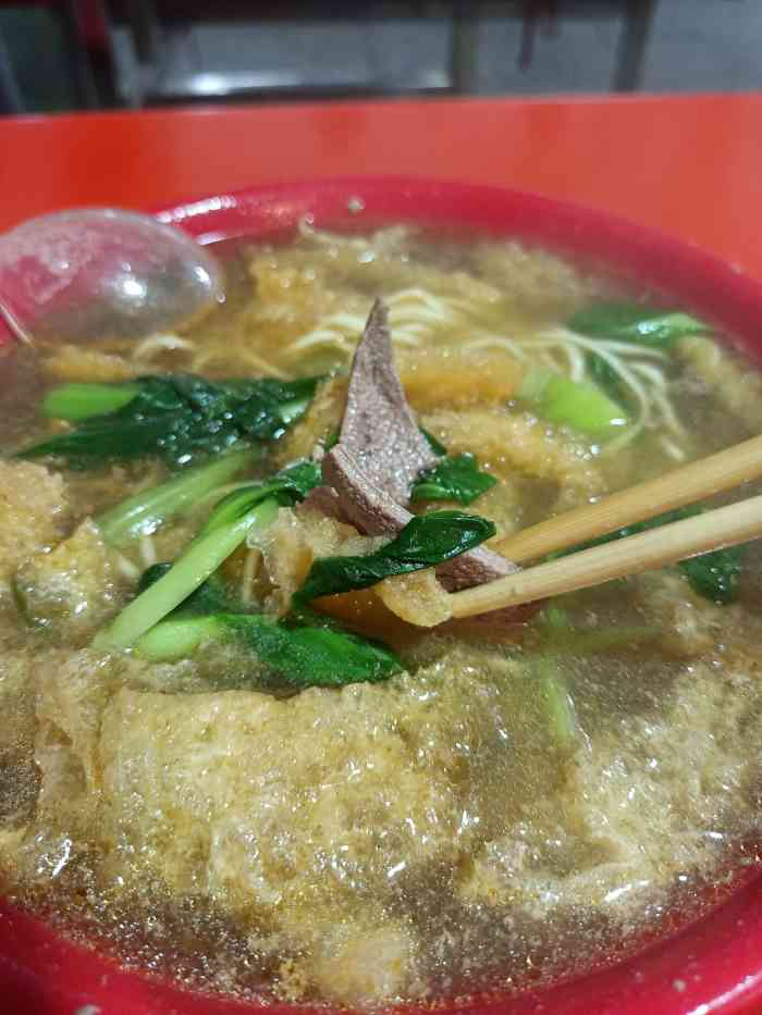 易记皮肚面(明瓦廊店)-"很当地的一家饮食店,去吃的一般都是当地人...