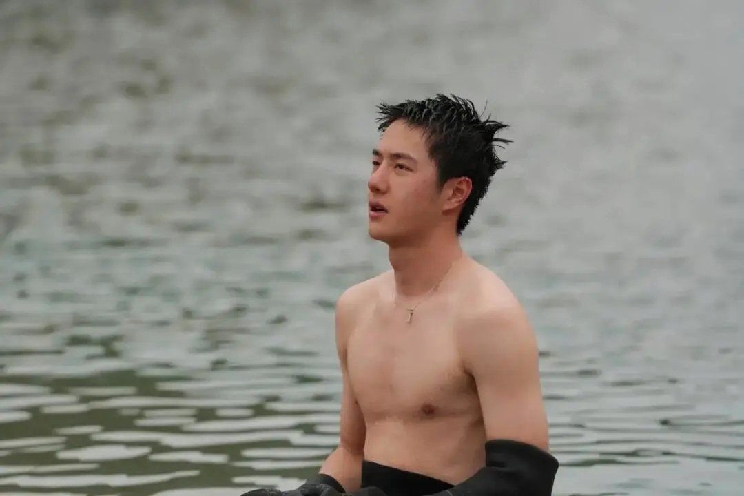 王一博上半身照你没见过吗?