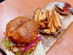 双蛋指椒牛肉汉堡-魏斯理汉堡(西安沣东吾悦店)