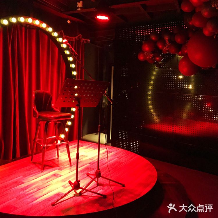 高颜值的一家酒吧哦