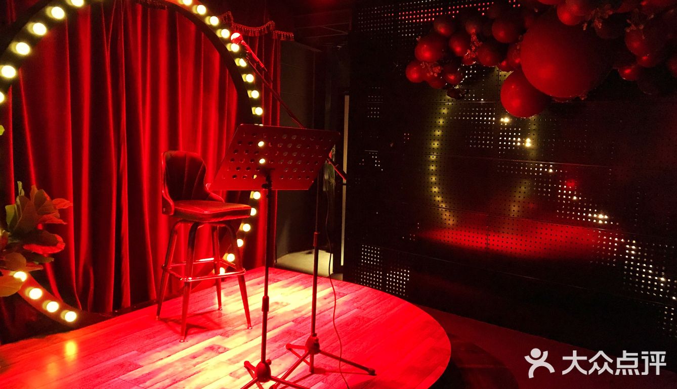 高颜值的一家酒吧哦