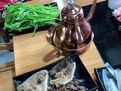 -果松木炭酸菜铜火锅·外婆参鸡汤