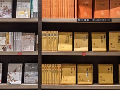 -钟书阁(群光广场店)