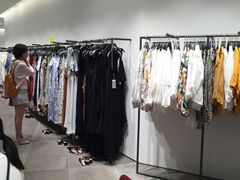 -URBAN REVIVO(高德置地广场·春广场店)