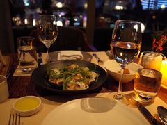 温热海鲜沙拉配牛油果-Mercato莫卡多露台餐厅与酒吧(K11店)