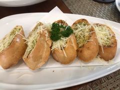 -Chom Cafe and Restaurant