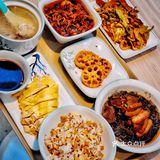 魔都白领爱的中式快餐，老乡鸡实惠又好吃😋