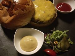 经典芝士汉堡-HIGH FIVE哈福手工汉堡(桂林路店)