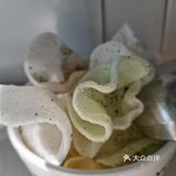 外酥里嫩，我们吃完又追加了一份，记得一定要蘸配的酱