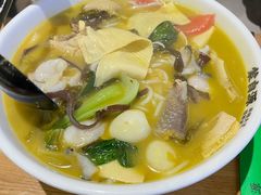 -蒙自源米线大王(花园城商场店)