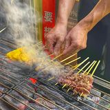露天街边吃烤串才是厦门，白天肉铺晚上烤串