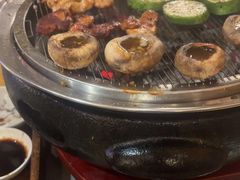 -围炉肉舍•炭烤活鳗•丹东海鲜烤肉(步行街店)