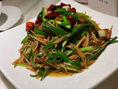 韭菜炒藕丝-茅庐川菜(青岛凯德店)