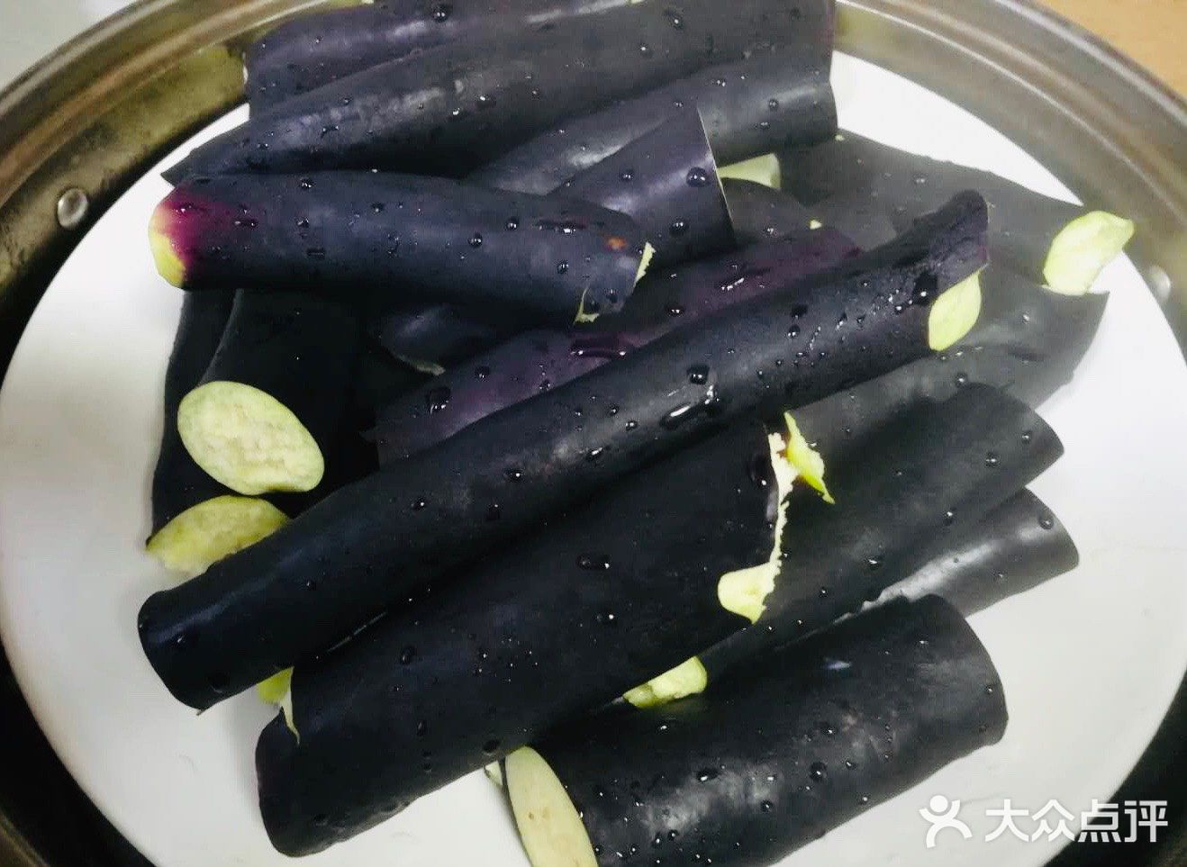 清蒸茄子，软糯可口，清淡也能下饭～