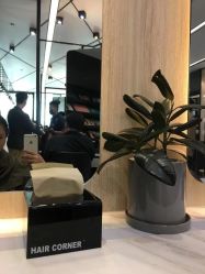 -HAIR CORNER