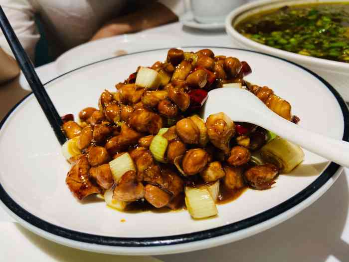 西锦·匠心川菜(世纪城店)-"在东方希望天祥广场靠近星巴克那边进去