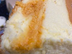 流心咸蛋黄蛋糕-汤姆大师傅鲜香牛肉饼(深圳保利文化广场店)