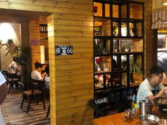 等位区-临江餐馆二楼美食部落