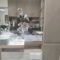 -苑苑发型设计