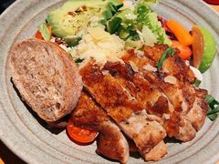 鸡肉牛油果沙拉-The Diner X餐厅(青岛万象城店)