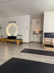 -闺蜜瑜伽·普拉提女性塑形馆