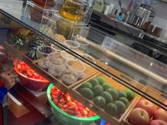 手舂草莓奶缇-%百分茶(江阴万达店)