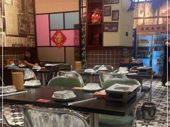 -何妹湿辣牛肉·粤式烧烤砂煲(桂雅路店)