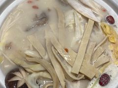 -三人行骨头王火锅(长寿店)