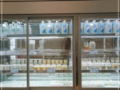 面包甜点陈列柜-白色日记·手作酸奶(麦凯乐店)