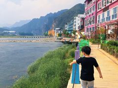 -百里峡七彩艺术小镇