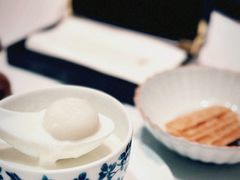 杏汁炖燕窝汤圆-新荣记(建国门外大街店)