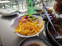 -伴山牛贵州黄牛肉火锅·苗疆非遗艺术餐厅(上海首店)