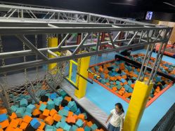 -蹦贝运动中心·蹦床·攀岩·闯关(龙岗店)