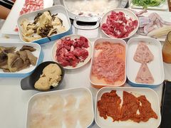 -嘎琉鲜切牛肉自助火锅
