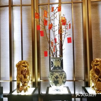 地理位置: 地铁1号线直达天府三街A出口，直走十分钟