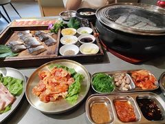 -围炉肉舍•炭烤活鳗•丹东海鲜烤肉(步行街店)