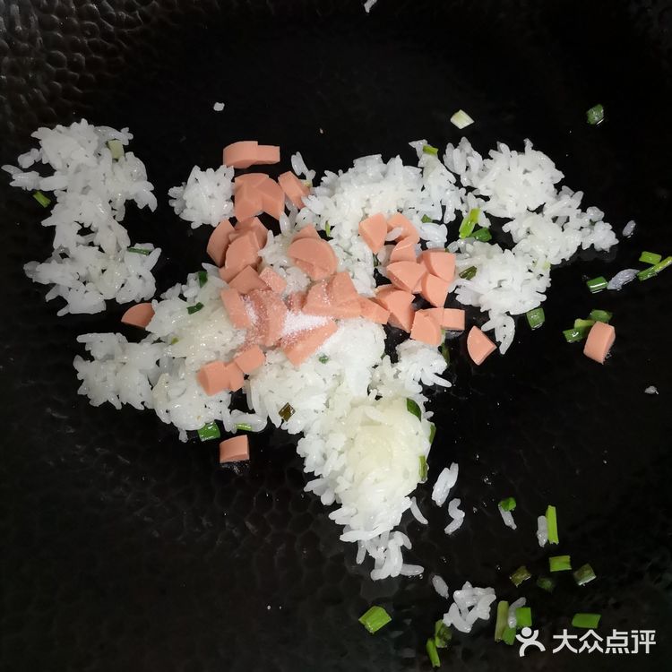 自制火腿肠蛋炒饭简单又好吃
