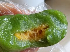 蛋黄肉松青团-沈大成(南京东路店)