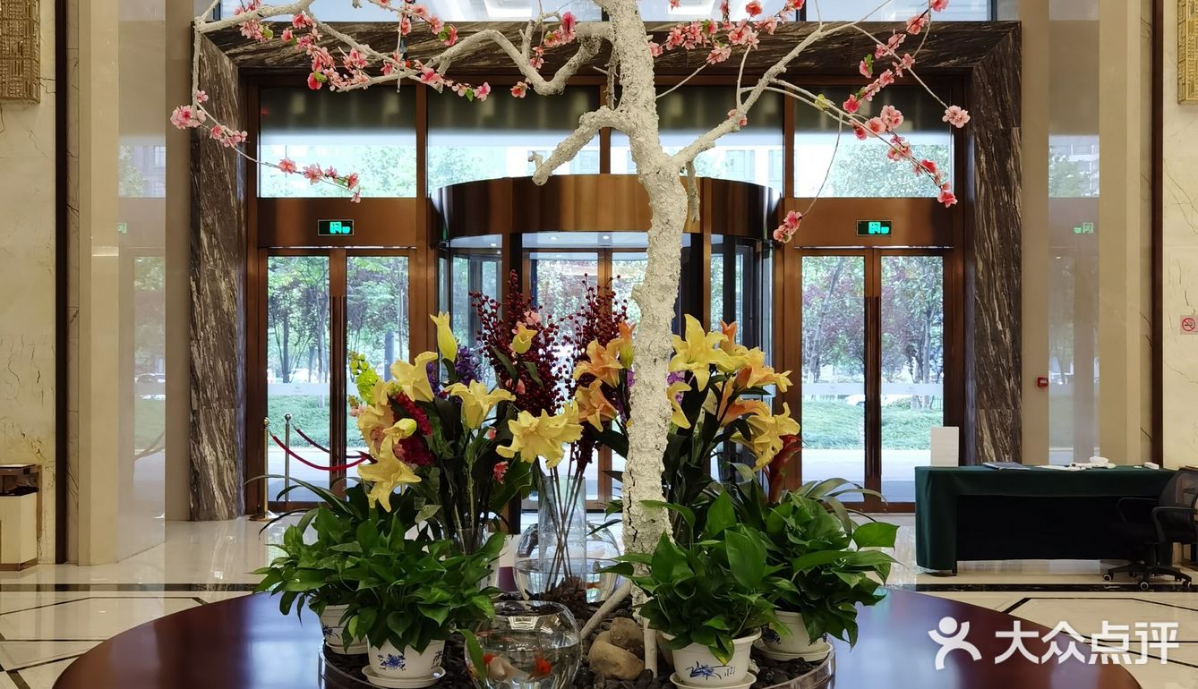 地下室有车位（住宿完领停车券）