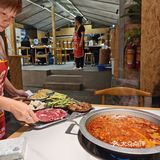 没有一顿火锅是解决不了的