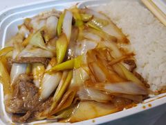 葱爆羊肉盖饭-护国寺小吃(左家庄店)