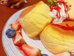 莓果奶油芝士舒芙蕾松饼-UPPER KITCHEN(延安路店)